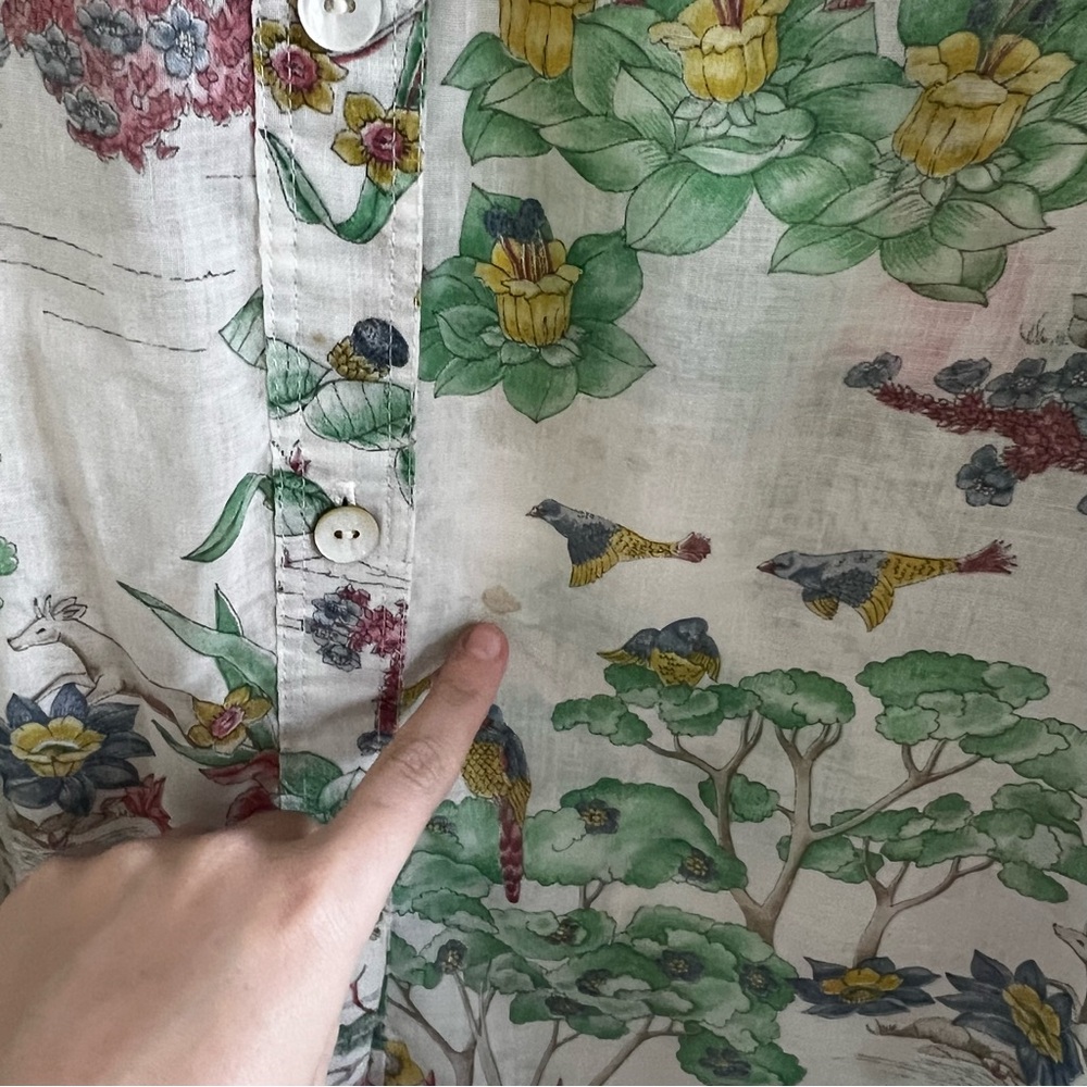 Neiman Marcus chinoiserie Button Down Blouse - Picture 7 of 8